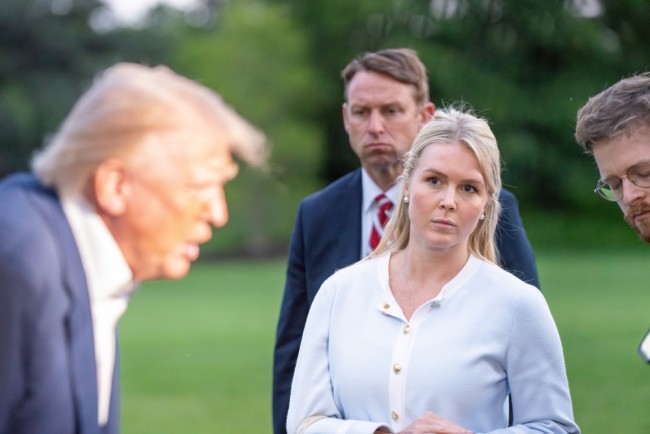 Trump afirma que a força militar é "sempre uma opção" para adquirir a Groenlândia