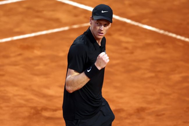 Jannik Sinner quebra o recorde de Novak Djokovic com 32 vitórias consecutivas no Masters 1.000