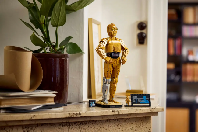 Você pode adicionar C-3PO à sua coleção Lego em agosto