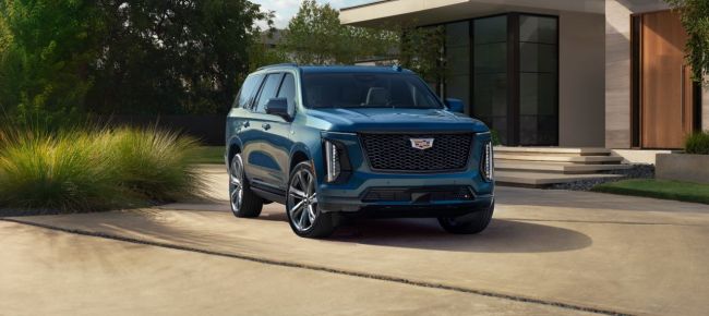 O Cadillac Escalade 2025 contará com uma tela de infoentretenimento de 55 polegadas