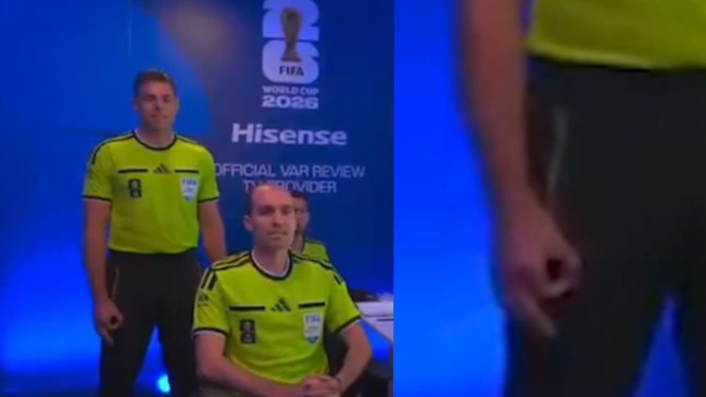 O árbitro australiano Shaun Evans liberou após fazer o gesto de "círculo" com a mão durante a Copa do Mundo