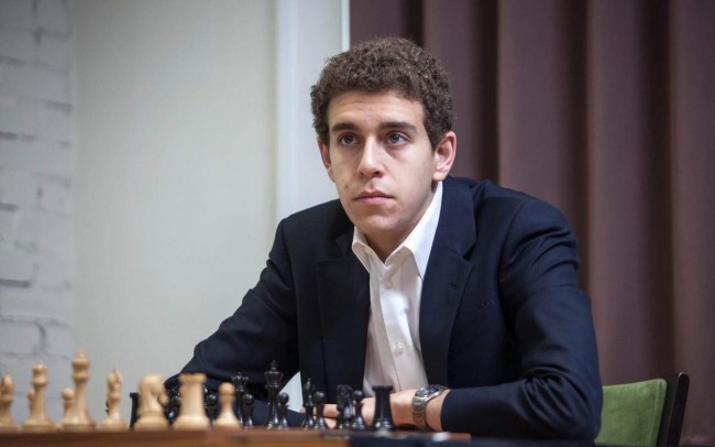 O grande mestre de xadrez Daniel Naroditsky, de 29 anos, ex-campeão mundial júnior e popular YouTuber, morreu inesperadamente
