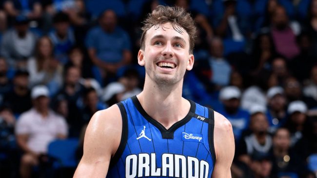 O campeão mundial alemão Franz Wagner derruba o Lakers no último segundo