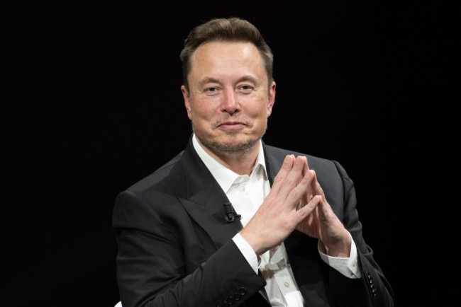 Tesla revela plano de pagamento sem precedentes de US$ 1 trilhão para Musk