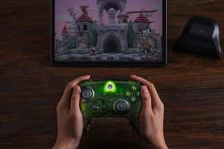 8BitDo anuncia um controle retrô Xbox verde transparente