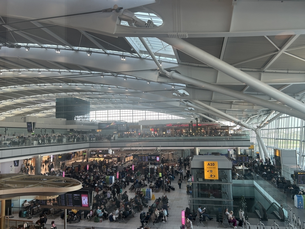 Ataque cibernético interrompe voos nos principais aeroportos europeus