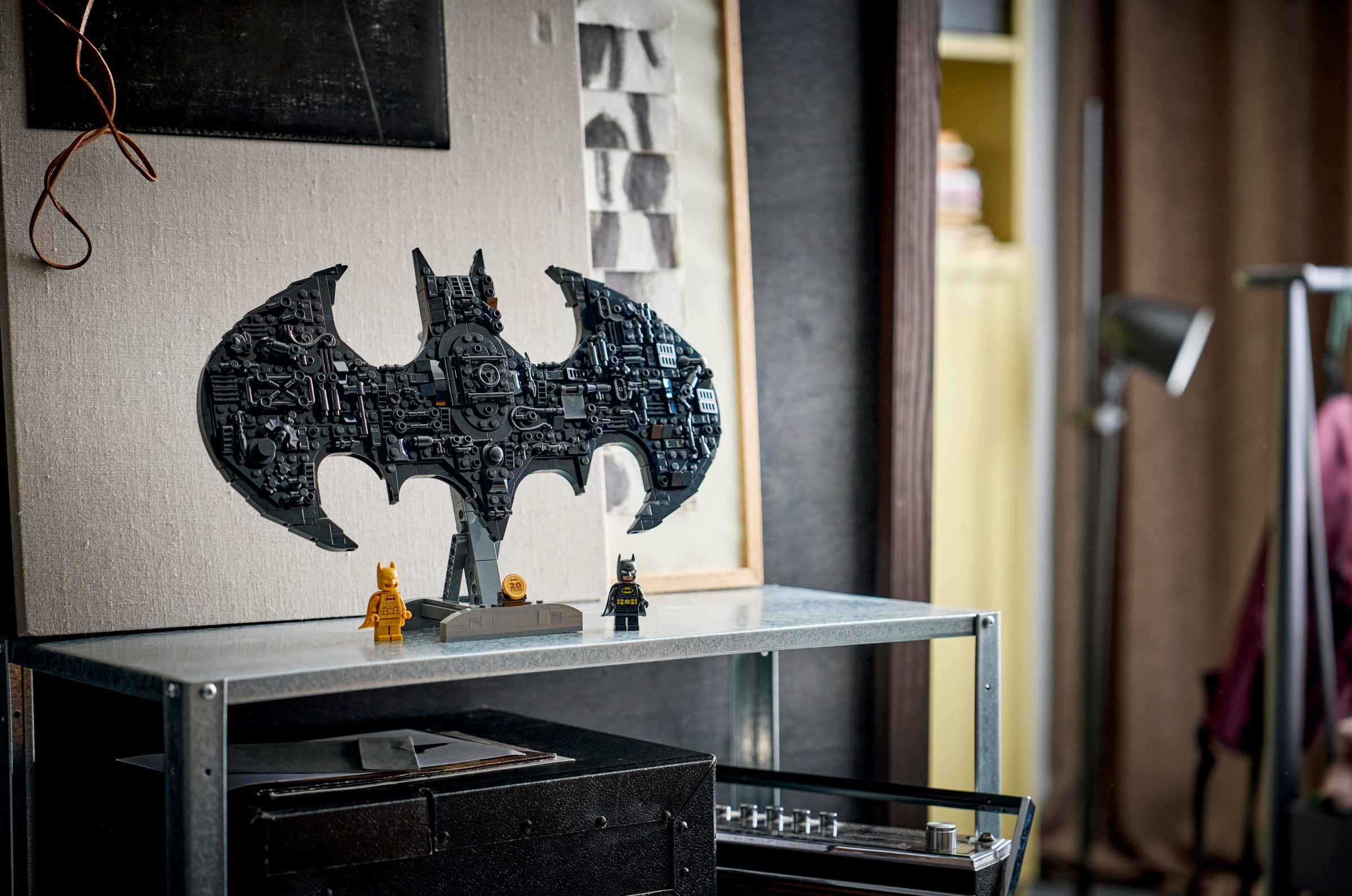 Lego revela novos conjuntos do Batman que apresentam conteúdo digital no jogo que se relaciona com o jogo Legacy of the Dark Knight de 2026