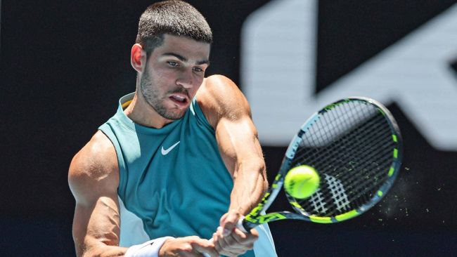 Carlos Alcaraz se retira do Queen's e do Wimbledon devido a lesão