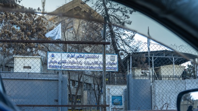 Afeganistão enfrenta interrupção de internet e celular em todo o país