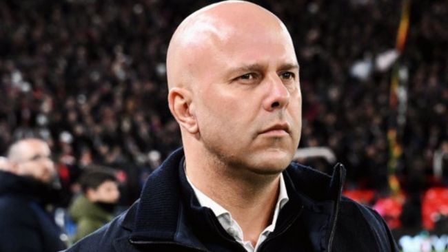 Arne Slot esperava continuar no Liverpool caso garantissem uma vaga na Liga dos Campeões