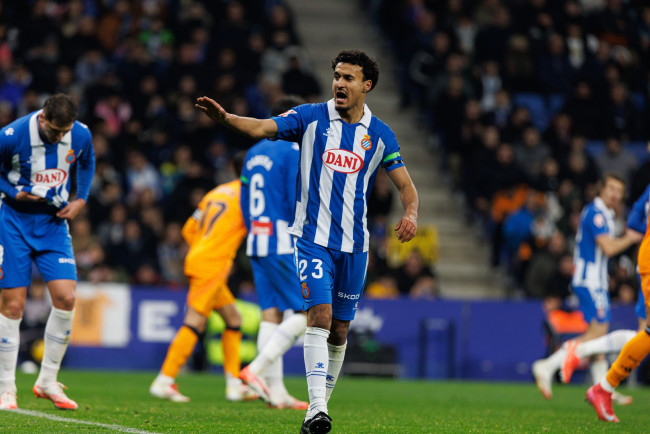 Protocolo antirracismo ativado na partida da LaLiga entre Elche e Espanyol quando Rafa Mir insultou Omar El Hilali