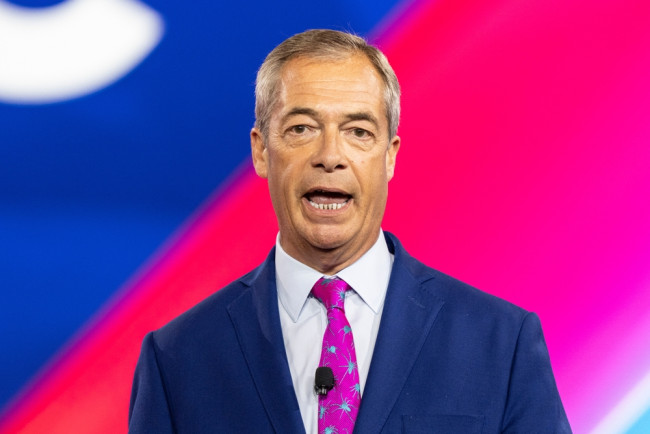 Farage propõe proibição da oração muçulmana em massa em locais históricos do Reino Unido