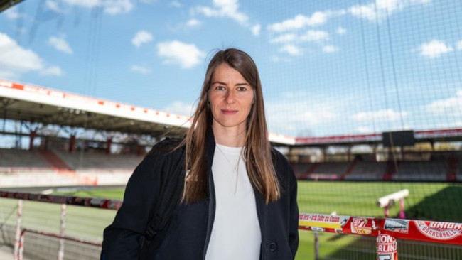 Marie-Louise Eta se torna a primeira treinadora feminina na Bundesliga e em qualquer uma das cinco principais ligas europeias