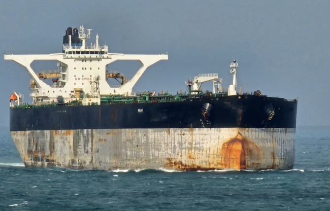 Rússia implanta submarino para proteger petroleiro que quebra sanções