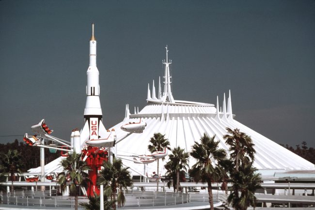 Space Mountain completa 50 anos: Disney celebra um dos passeios mais icônicos de todos os tempos