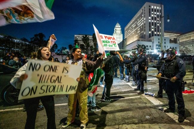 Guarda Nacional segue para Los Angeles à medida que os protestos contra a imigração aumentam