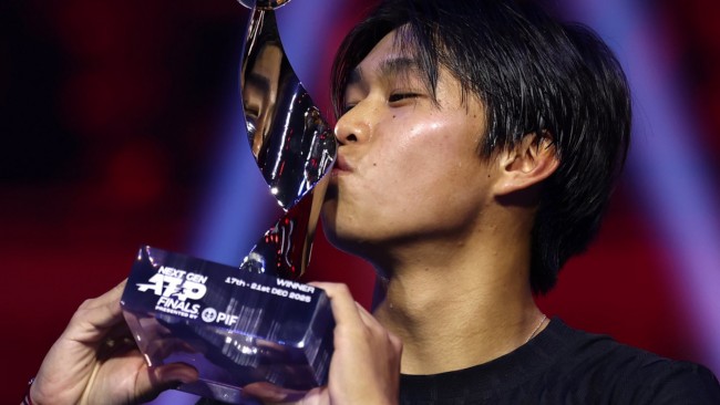 O americano de 20 anos Ten, aprendiz, levanta o último torneio ATP do ano