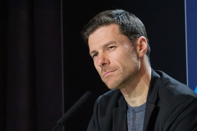 Xabi Alonso, técnico do Real Madrid, resolve a situação com Vinícius Jr: "Ele falou com o coração, fiquei muito satisfeito"