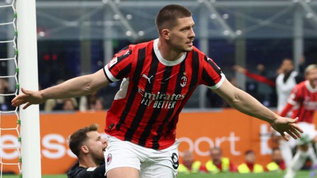 Luka Joviç nega a tríplice coroa à Inter, Milan chega à final da Coppa