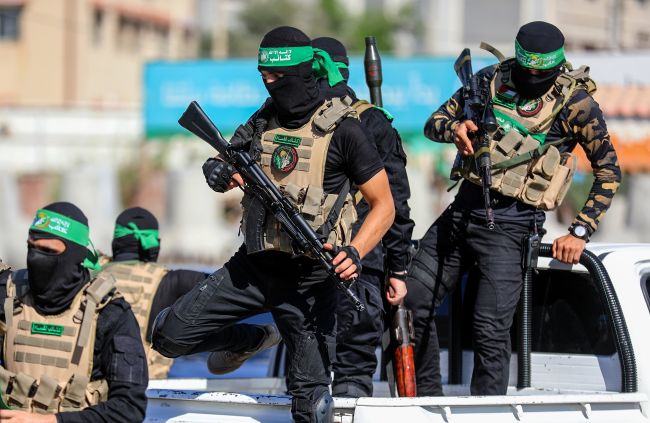 Hamas adia libertação de reféns no sábado