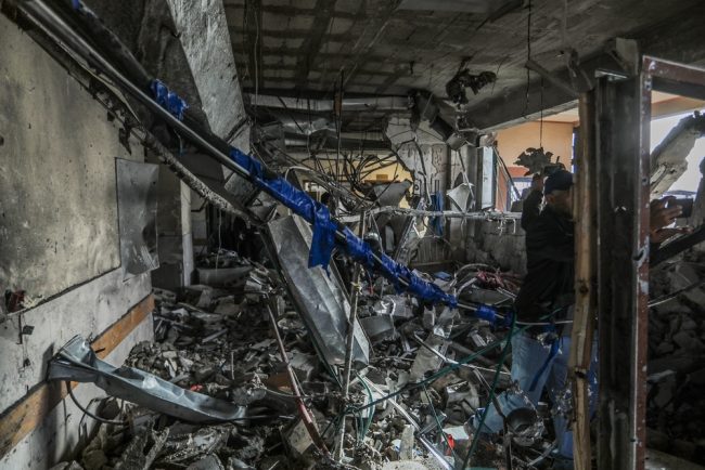 Ataques israelenses matam mais de 100 em Gaza e negociações de cessar-fogo estagnam