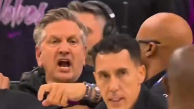Técnico do Minnesota Timberwolves recebeu .000 devido a linguagem inapropriada