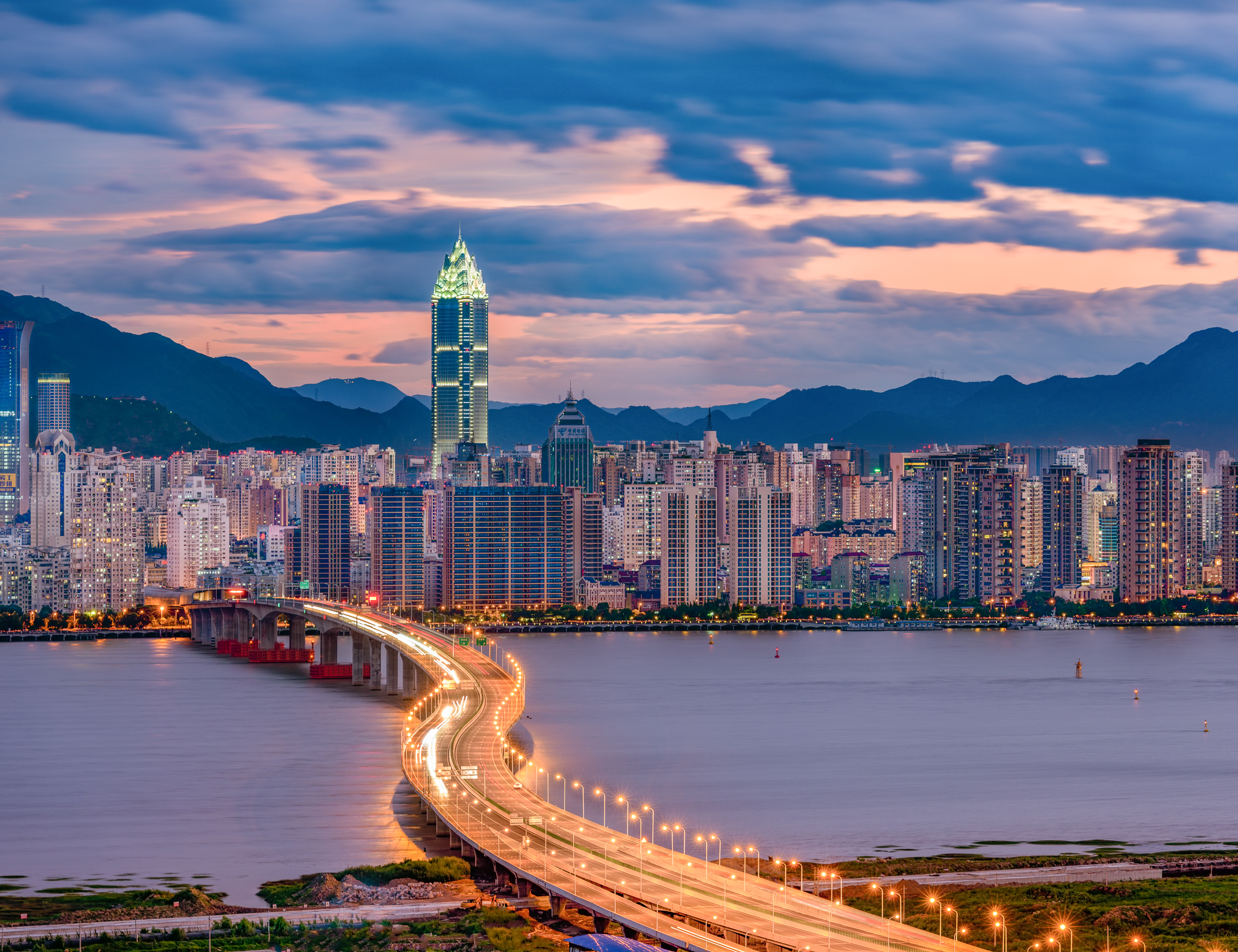 Milhões evacuaram na China enquanto o Tufão Bavi toca terra