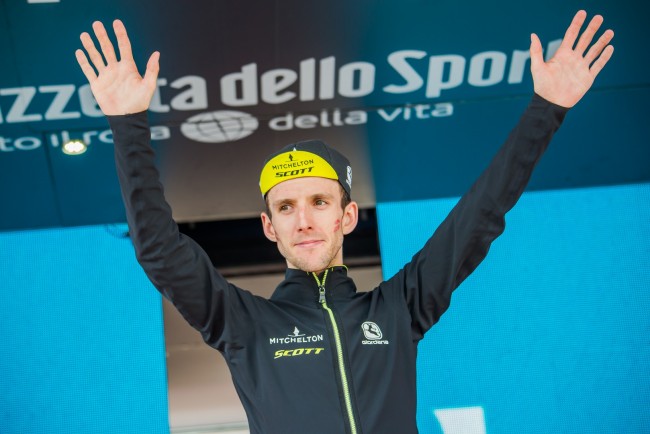 Simon Yates, vencedor do Giro d'Italia 2025, anuncia aposentadoria surpresa