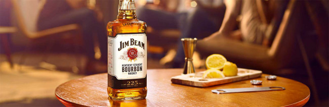 O mercado de bourbon está desacelerando drasticamente, e a Jim Beam está suspendendo a produção até 2027