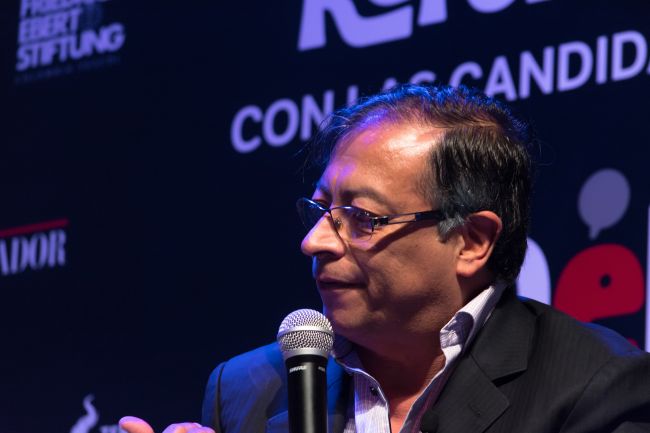 Presidente colombiano Gustavo Petro exige renúncia do gabinete