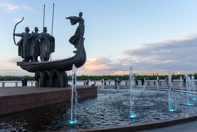 Rússia lança o maior ataque de drones em Kiev após ligação Trump-Putin