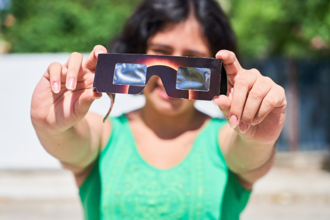 Espanha retira seis modelos de óculos eclipse devido ao risco de lesão ocular