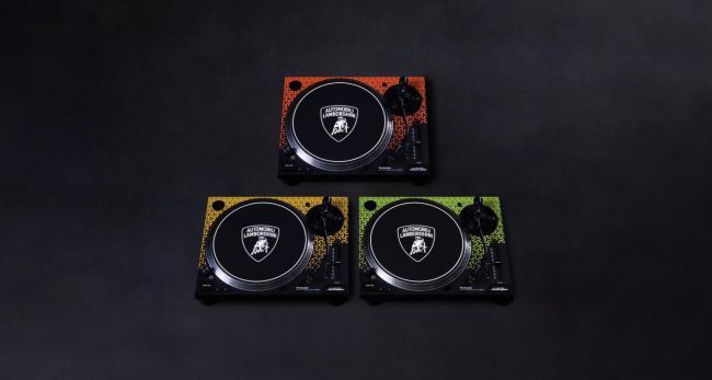 Faça inveja a David Guetta com um toca-discos Lamborghini