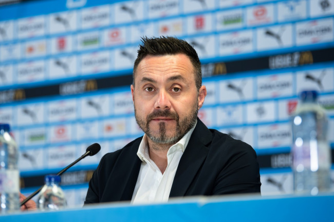 O técnico do Marselha, Roberto De Zerbi, deixa o cargo voluntariamente após uma goleada de 5 a 0 no Le Classsique
