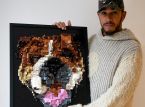 Lewis Hamilton tocado por belo traje LEGO de Roscoe feito por dois f&atilde;s
