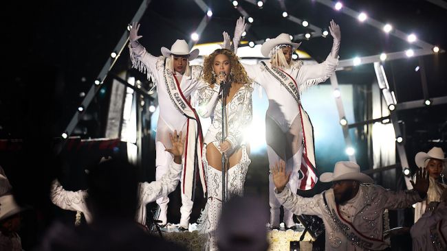Você perdeu o show do intervalo de Beyoncé durante o jogo da NFL Houston? Ele será adicionado em breve à Netflix