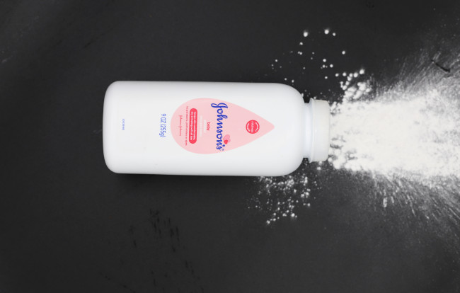 Johnson & Johnson oferece pagar até 5,5 bilhões de dólares para resolver um processo judicial sobre talco de bebê