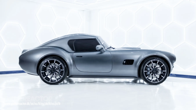 Nostálgico e selvagem AC Cobra GT Coupe revelado
