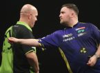 Campeão mundial de dardos Luke Littler vaiado em Liverpool