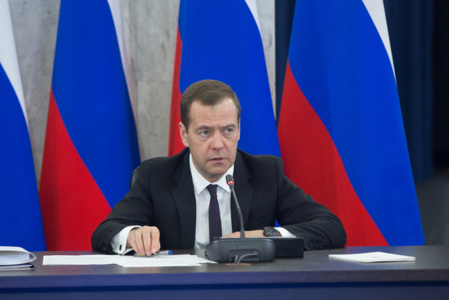 Medvedev alerta que a TERCEIRA GUERRA MUNDIAL "certamente começará" se Trump continuar "um curso insano"