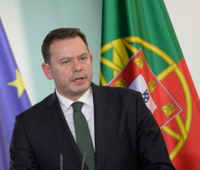 A centro-direita de Portugal vence novamente, mas a extrema-direita cresce