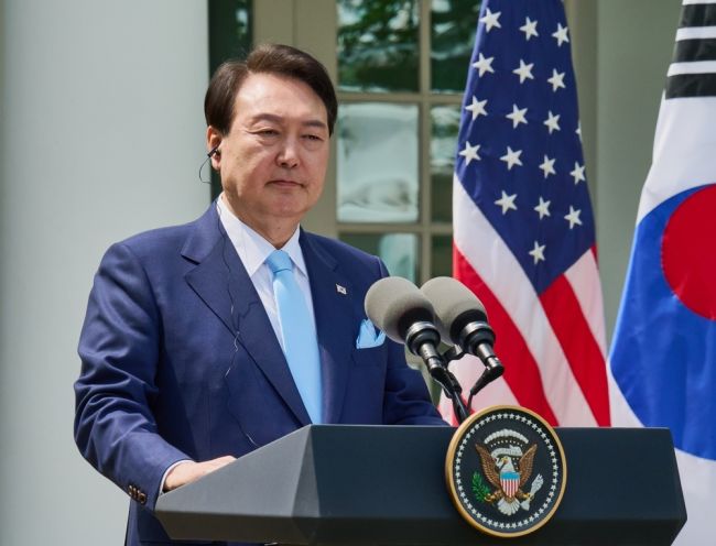 Coreia do Sul pede detenção do presidente deposto Yoon