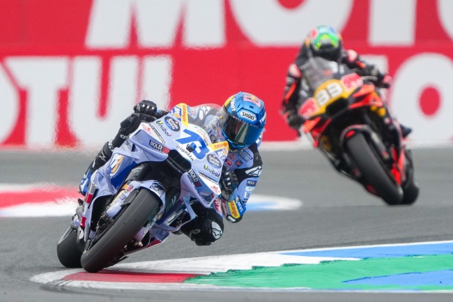 Álex Márquez vence duelo fraterno e adia título de Marc Márquez na MotoGP