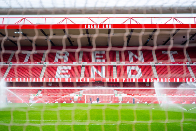 Nottingham Forest demite Sean Dyche e busca o quarto treinador da temporada