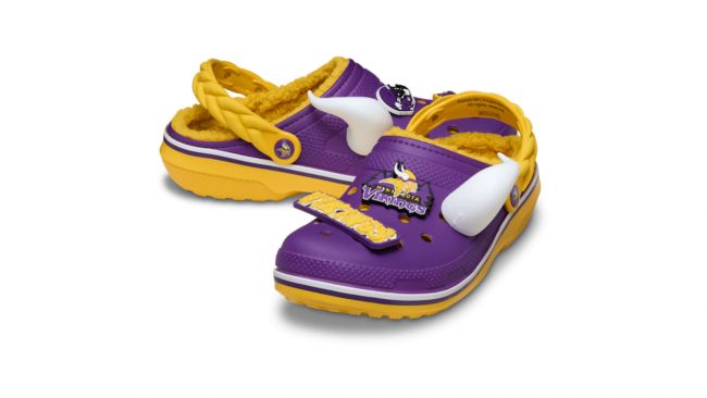 Crocs se une à NFL para linha de tamancos oficiais