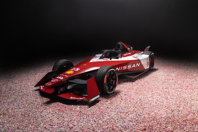 Nissan criou um perfume que cheira a fumaça de pneus e flor de cerejeira