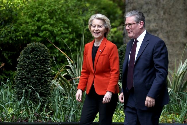 Reino Unido e UE selam redefinição do comércio e defesa pós-Brexit