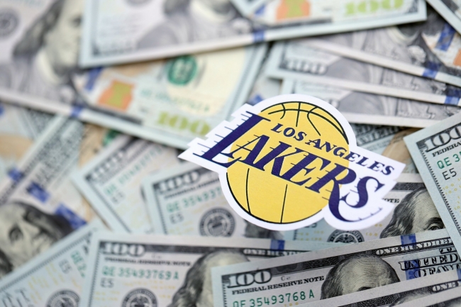 O preço recorde de venda de uma equipe esportiva dos EUA foi batido duas vezes este ano por franquias da NBA
