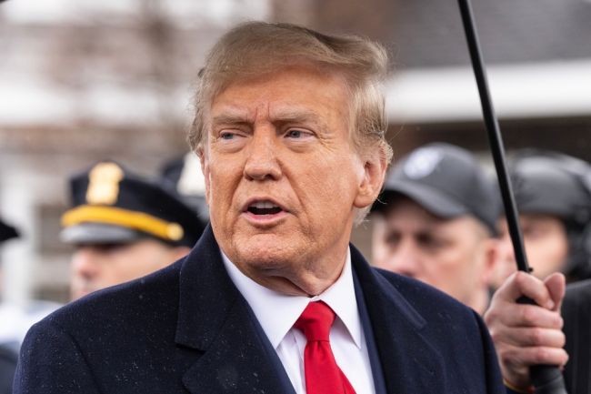 Trump deve selar acordo de armas de US$ 100 bi com a Arábia Saudita