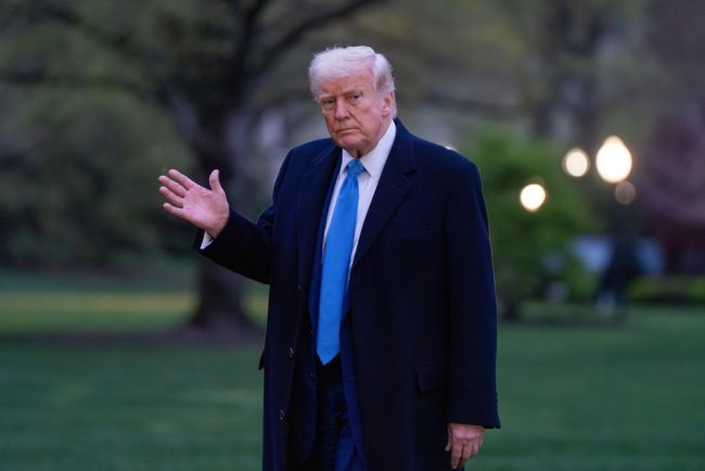 Vladimir, PARE! Trump aumenta a pressão sobre Putin após ataque mortal em Kiev